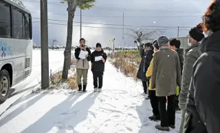 津波、洪水…　町の危険箇所、大人に解説　福島小6年生がガイドツアー
