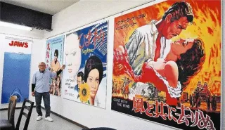 往年の名作映画 手描き看板迫力 藤林さん再現展：北海道新聞デジタル