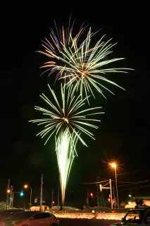 喜茂別の有志、花火で地域盛り上げ18年　イベントなど、年10回打ち上げ