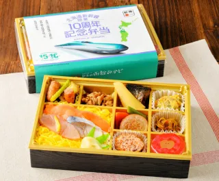 北海道新幹線10周年で記念弁当　道南・青森の味満載　函館駅などで販売