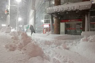 暴風雪、オホーツクに打撃　「見たことない雪　一晩で」