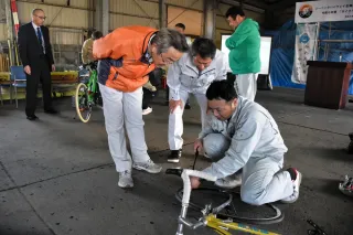 オロロンラインの自転車旅行者サポート　羽幌で「応援カー」出発式