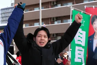 鈴木知事、揺らぐ支持基盤　衆院選で公明連携不透明、後ろ盾の菅氏引退