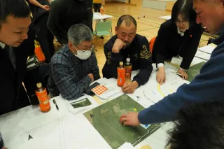 市街地にクマ　緊急銃猟訓練　黒松内で町職員らが手順確認