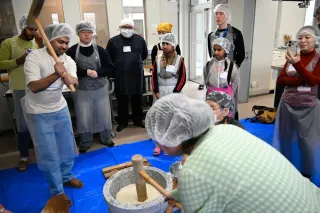 「餅つき面白かったよ」　網走在住の外国人が日本文化体験