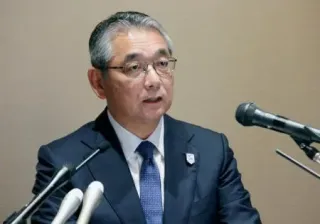 記者会見するJR西日本の倉坂昇治社長=18日午後、大阪市北区