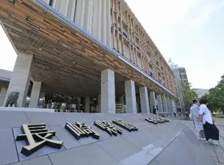 長崎知事選、2氏が競り合う　元副知事の平田氏と現職の大石氏