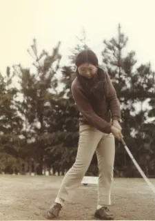 私のなかの歴史 プロゴルファー・吉川なよ子さん＞きょうも猪突