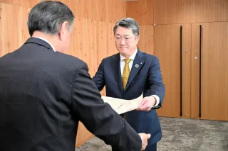 網走信金が紺綬褒章受章 創立100周年で市に3千万円寄付 札響コンサート