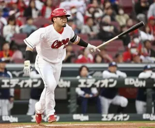 広7―1ヤ（23日）　広島が序盤の猛攻で快勝
