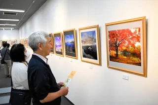 Photos from the Sapporo Hasselblad Photo Club exhibition showcasing the vibrant seasons of Hokkaido