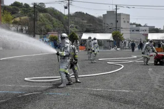 素早く放水、手順を確認　浦河町消防団が訓練大会