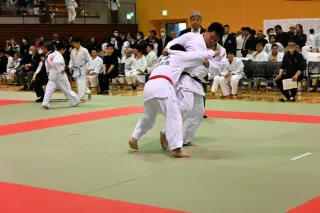 一本狙い技仕掛け合い　伊達で全道柔道　少年団500人参加