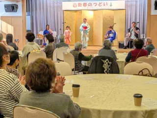 雄武音頭で開幕、高齢者ら楽しむ　新春のつどい