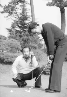 私のなかの歴史 プロゴルファー・吉川なよ子さん＞きょうも猪突