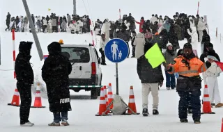 美瑛・クリスマスツリーの木周辺、再び歩行者専用に　一時規制終了後も観光客絶えず
