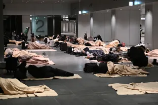 行き場失った350人、チカホで一夜　札幌大雪「過ごす場所なく助かった」