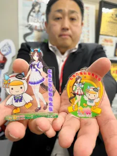 とまチョップのコラボ商品続々　「ウマ娘」や「ドンペン」、キーホルダーなど注目