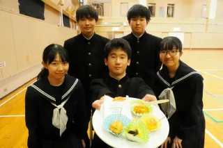 神恵内中生、特産グルメ開発　ホタテやノリ使いたこ焼き風に　沖揚げまつりで販売へ