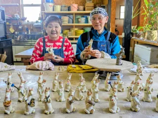 幸せを白馬に乗せて 登別の健千窯、新年へ干支「午」の置物作り
