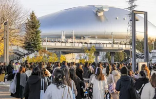 SixTONES、プレミストドームでライブ　ホテルに再び特需　開業前倒しも