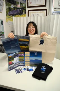 観光列車で脚光 「いさ鉄」も開業10周年 オリジナルグッズ続々：北海道