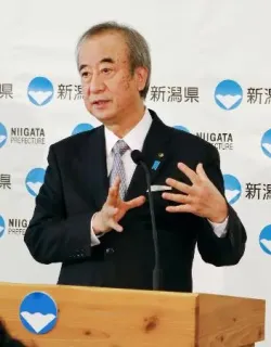 新潟知事、3選出馬表明　原発再稼働容認プロセスが争点か
