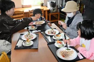 そば粉ガレット×西胆振の食材コラボ　パリモチ食感「おいしい」　登別でイベント
