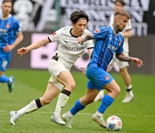 佐野東サッカー部作戦ボード 町野アシスト、佐野海舟フル出場 サッカーのドイツ1部：北海道新聞デジタル
