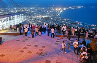 函館山の混雑対策、道半ば　漁火公園への誘導、飲食店割引も効果は限定的