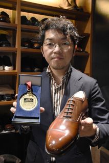 靴磨きの世界大会で優勝した　林田直樹（はやしだ・なおき）さん