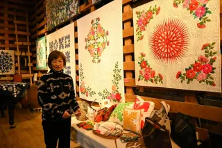 一針一針…丁寧に縫い上げて 上富良野でパッチワークキルト作品展