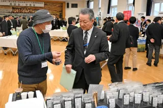 「檜山の商品価値を海外に伝える」　乙部町と覚書締結の「ドンキ」　管内18事業者出店の交流会も