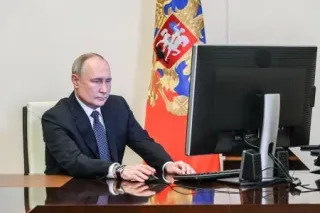 大統領選投票率、初日で3割超す　プーチン氏は公邸でネット投票