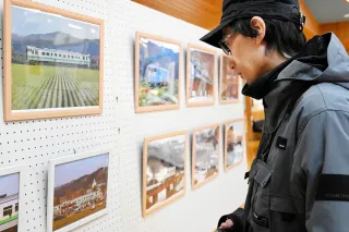10年前に廃線となったJR江差線の往事の写真が並ぶ企画展