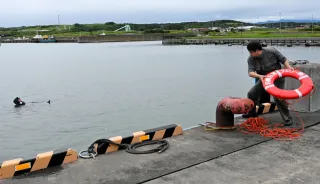 羽幌沿海フェリー・警察・消防が海難救助訓練－通報から救助までの手順確認