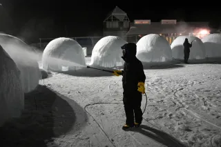 陸別「しばれフェス」準備大詰め　氷のかまくら製作急ピッチ