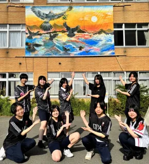 札幌大谷高の生徒が制作した巨大壁画