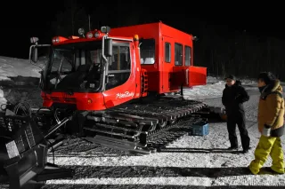 圧雪車に乗り夜景見に行こう　富良野スキー場　7日から麓と山頂往復ツアー