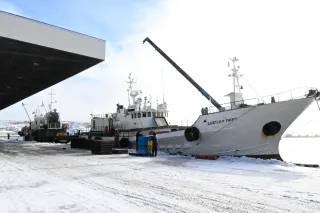 25年の花咲港　輸入額、初の100億円超え　3年連続で最高更新　主力の活ウニ高騰