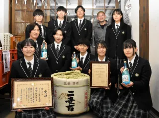 ＜倶知安＞農業高生が二世古酒造と製造した日本酒「忠」、鑑評会で金賞　４年連続の快挙