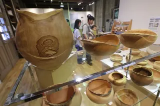 この人に聞きたい＞八雲町の木彫り熊作家・小熊秀雄さん 究極の