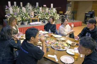 木古内寒中みそぎの指導役 工藤聖さん一周忌 友人らしのぶ：北海道新聞