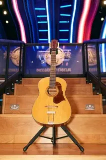 レノンのギター4・5億円　ビートルズ関連最高落札額