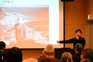 四島の記憶「撮影続ける」　元島民3世の写真家・山田さん、羅臼で講演