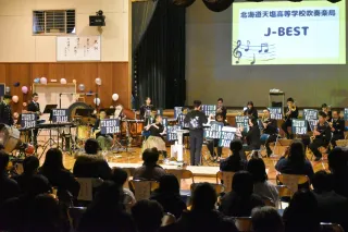 陸自音楽隊と息合わせ　天塩高吹奏楽局が定演