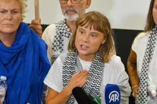 グレタさん「虐殺は続いている」　ギリシャ着、支援者に訴え