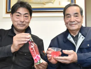 ハマナスをサイダーに　標津・マルサフーズ7日発売　花弁由来の香りとピンク色
