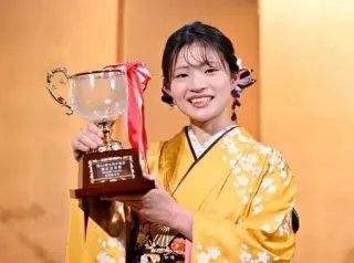 藤沢里菜「囲碁界盛り上げたい」　6連覇の女流本因坊就位式