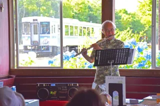 鹿部駅で音楽を楽しむひとときを 6日から「15時31分のコンサート